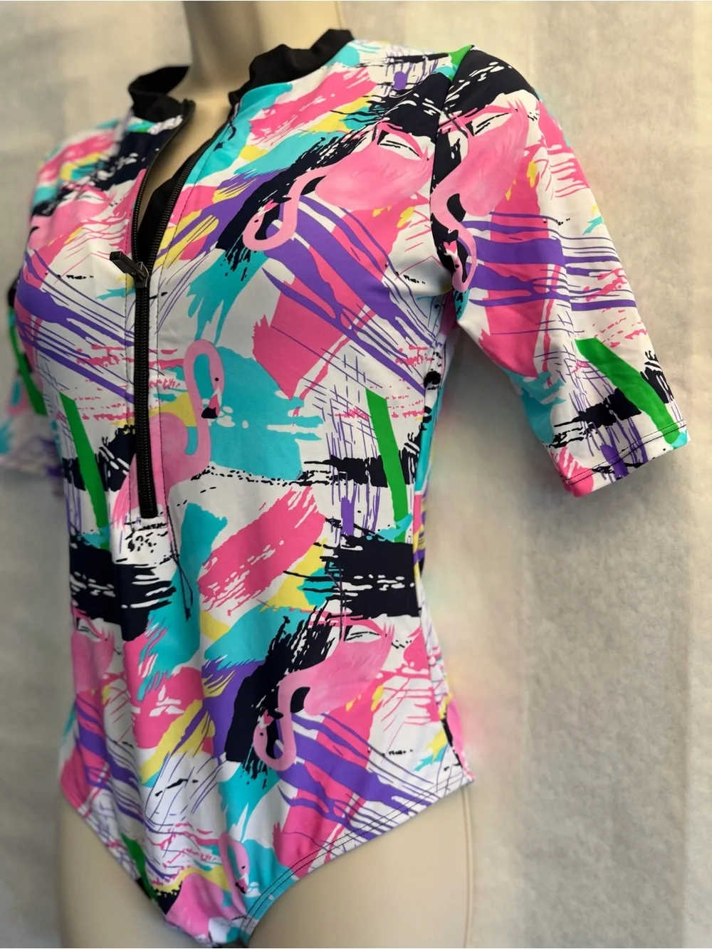 Rash guard One-Piece swim suit in tropical print w/half sleeves Sz-M. DD10‎